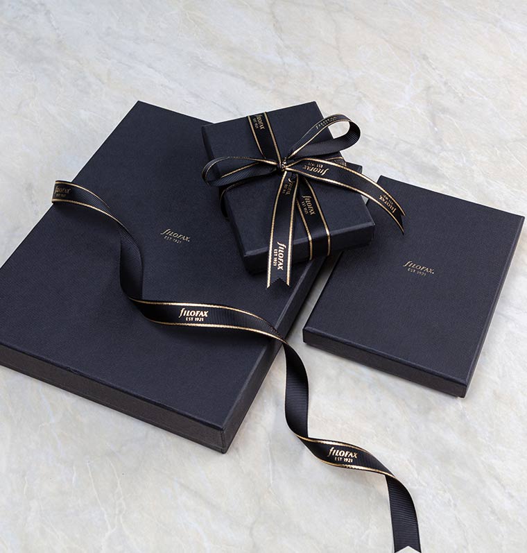 Chester Leather Passport Holder - Image 4