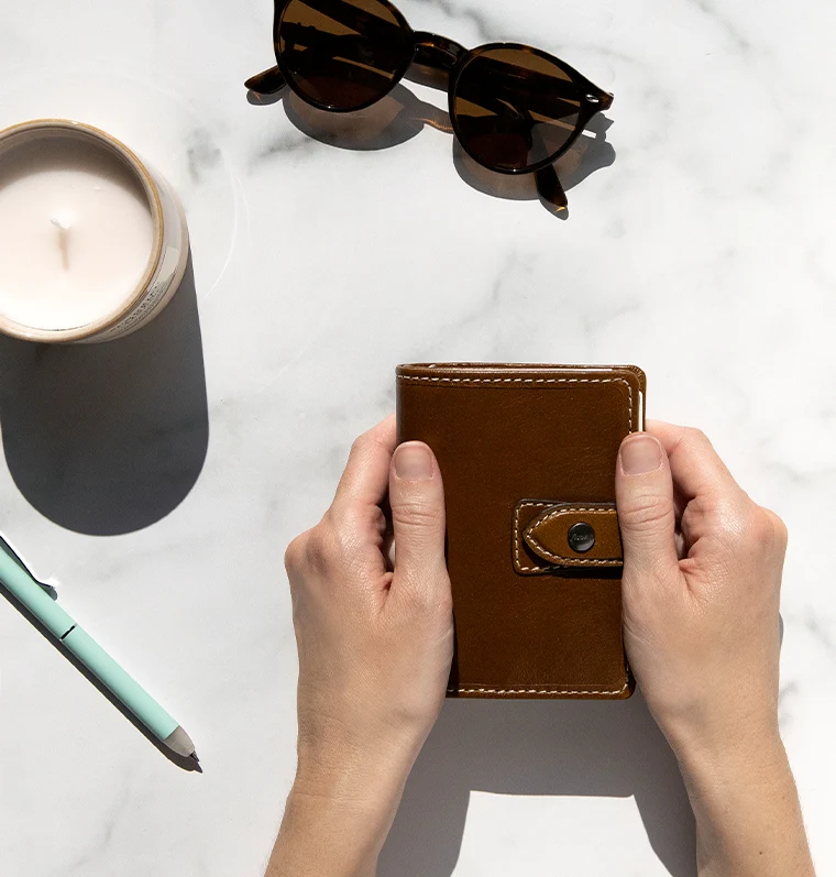 Malden Mini Leather Organiser - Image 24