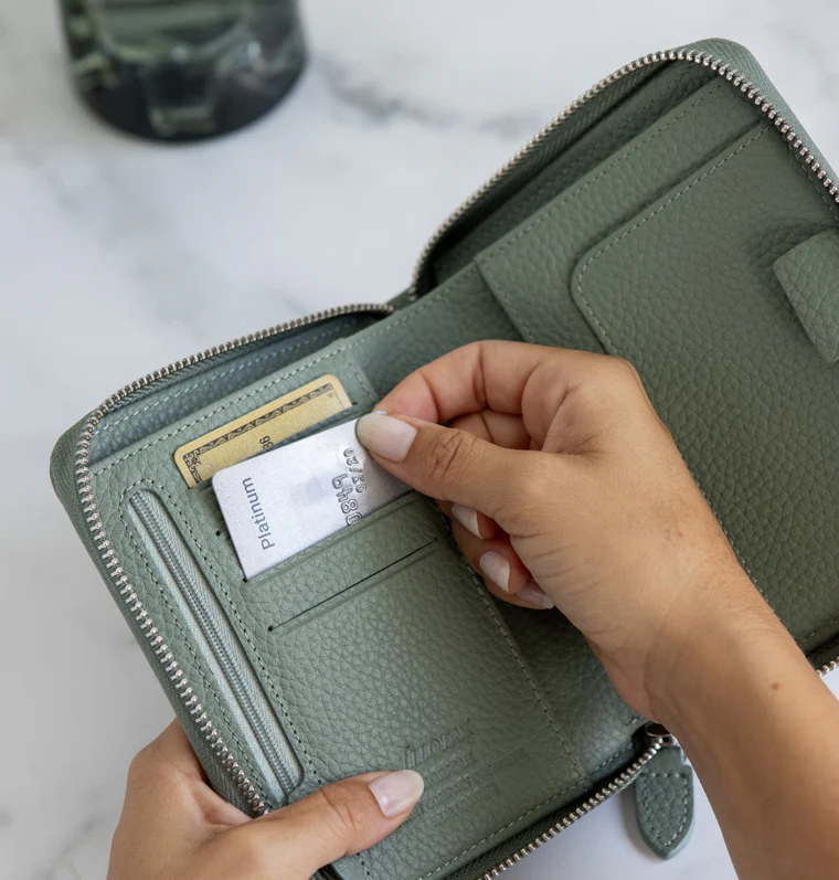 Norfolk Pocket Compact Zip Leather Organiser - Image 10