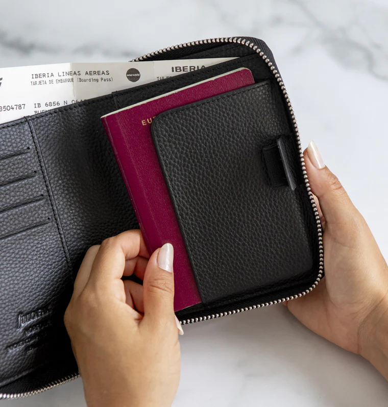 Norfolk Pocket Compact Zip Leather Organiser - Image 22